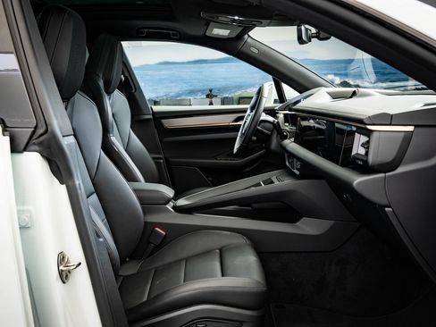 New 2026 Porsche Macan 4S Electric image 24