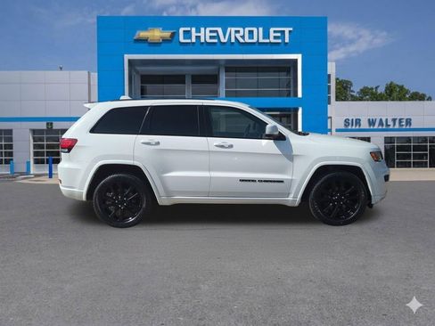 Used 2017 Jeep Grand Cherokee Altitude image 7