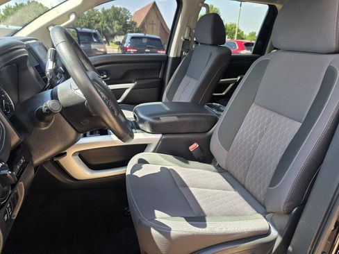 Used 2024 Nissan Titan SV w/ SV Convenience Package RWD image 13