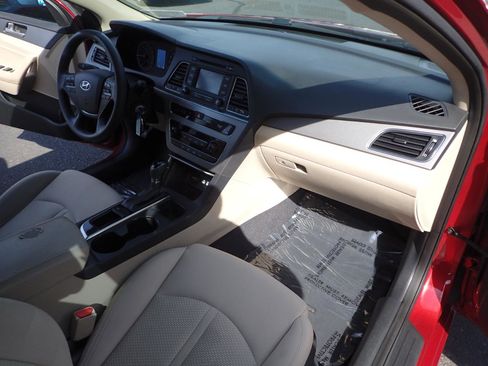 Used 2015 Hyundai Sonata SE w/ Option Group 09 FWD image 12