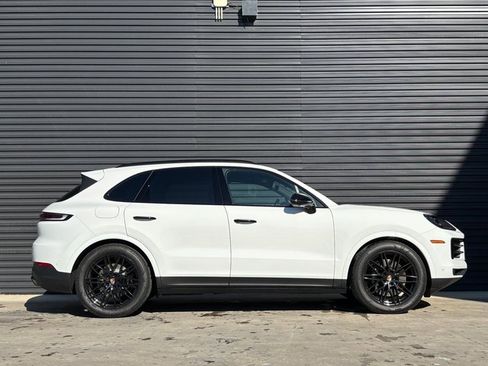Certified 2025 Porsche Cayenne image 8