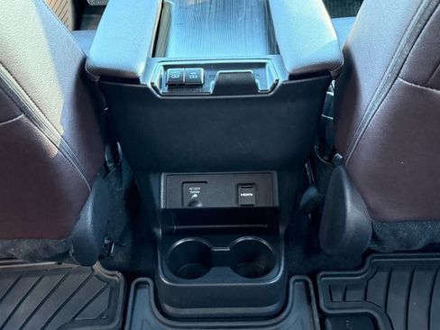 Used 2023 Toyota Sienna Platinum image 15