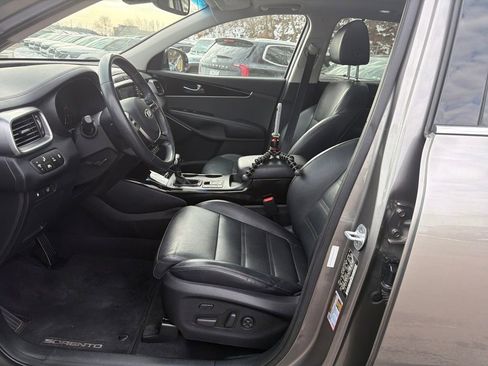 Used 2019 Kia Sorento SX image 11