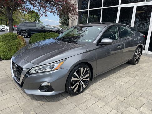 Used 2021 Nissan Altima 2.5 Platinum AWD/4WD image 3