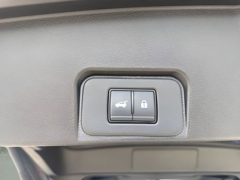 Used 2025 Nissan Rogue SV image 27