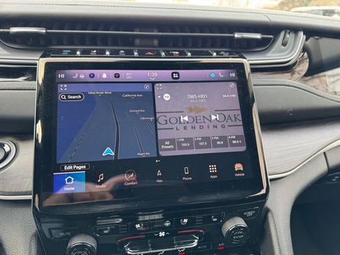 Used 2022 Jeep Grand Cherokee Limited w/ Luxury Tech Group II image 30