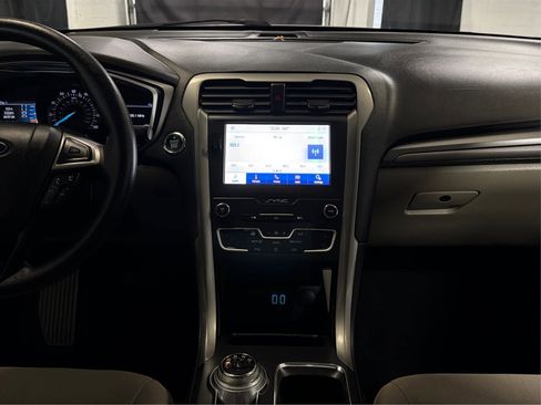 Used 2020 Ford Fusion SE image 17