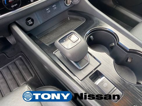 Used 2024 Nissan Rogue SV w/ SV Premium Package FWD image 17