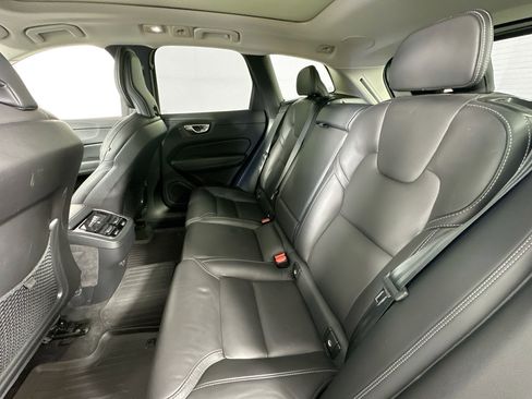 Used 2022 Volvo XC60 B5 Inscription w/ Protection Package Premier image 26