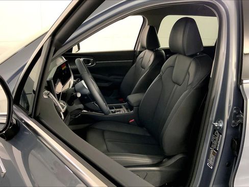 New 2025 Kia Sorento S FWD image 9