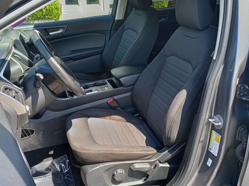 Used 2021 Ford Edge SE image 14