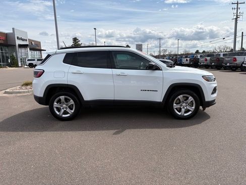 Used 2024 Jeep Compass Latitude AWD/4WD image 2