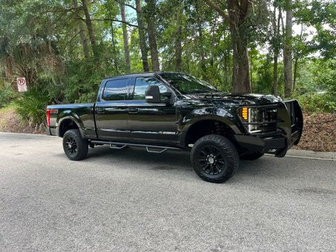 Used 2018 Ford F250 XLT w/ XLT Premium Package AWD/4WD image 4