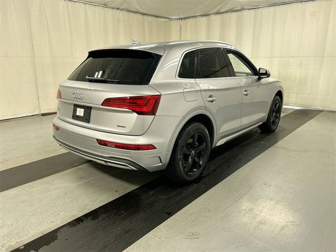 Used 2022 Audi Q5 2.0T Premium w/ Convenience Package image 2