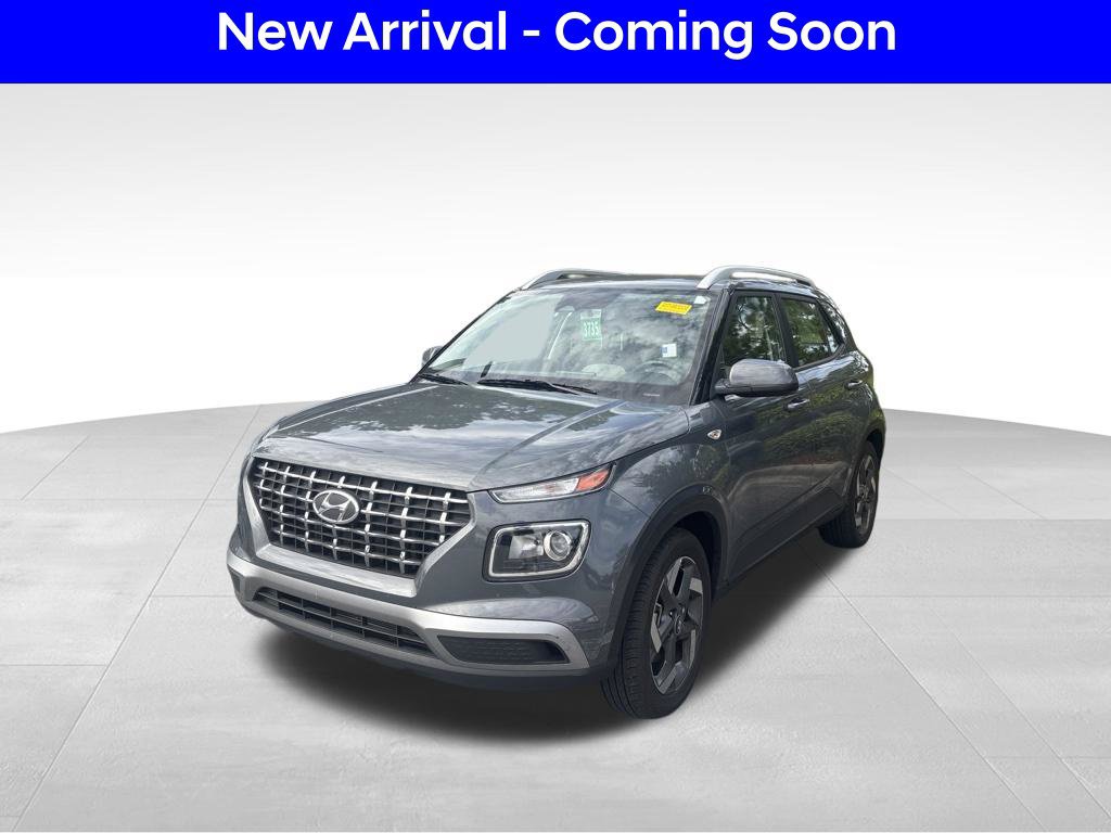 Used 2025 Hyundai Venue SEL FWD image 2