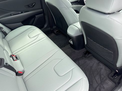 Used 2025 Hyundai Elantra Limited FWD image 33
