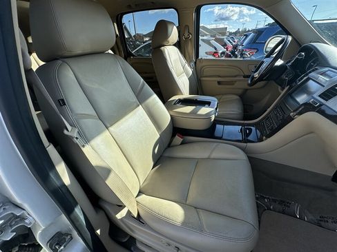 Used 2014 Cadillac Escalade ESV Premium AWD/4WD image 6