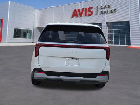 Used 2025 Kia Carnival image 5