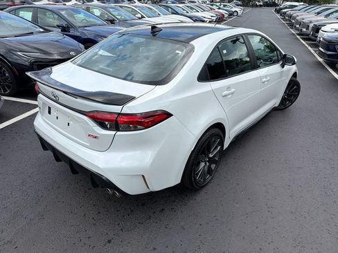 Used 2025 Toyota Corolla XSE FWD image 5