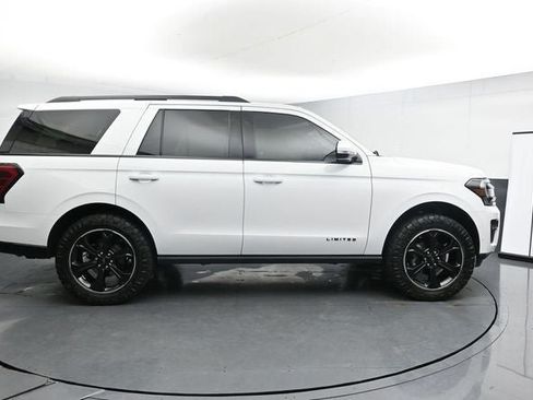 Used 2022 Ford Expedition Limited AWD/4WD image 12