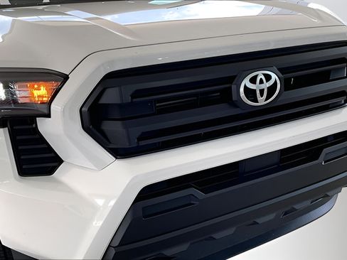 Used 2024 Toyota Tacoma SR AWD/4WD image 28
