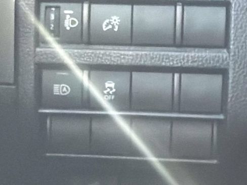Used 2025 Toyota Tacoma TRD Sport AWD/4WD image 19