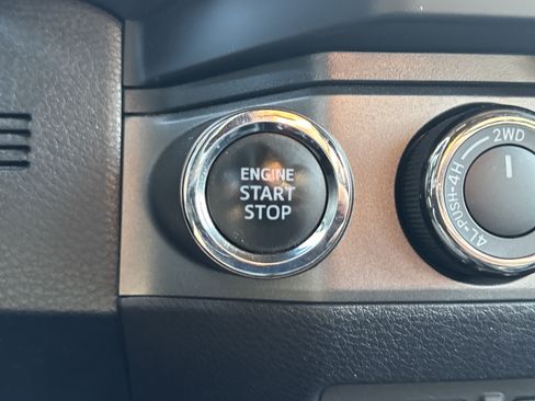 Used 2019 Toyota Tacoma TRD Off-Road AWD/4WD image 11
