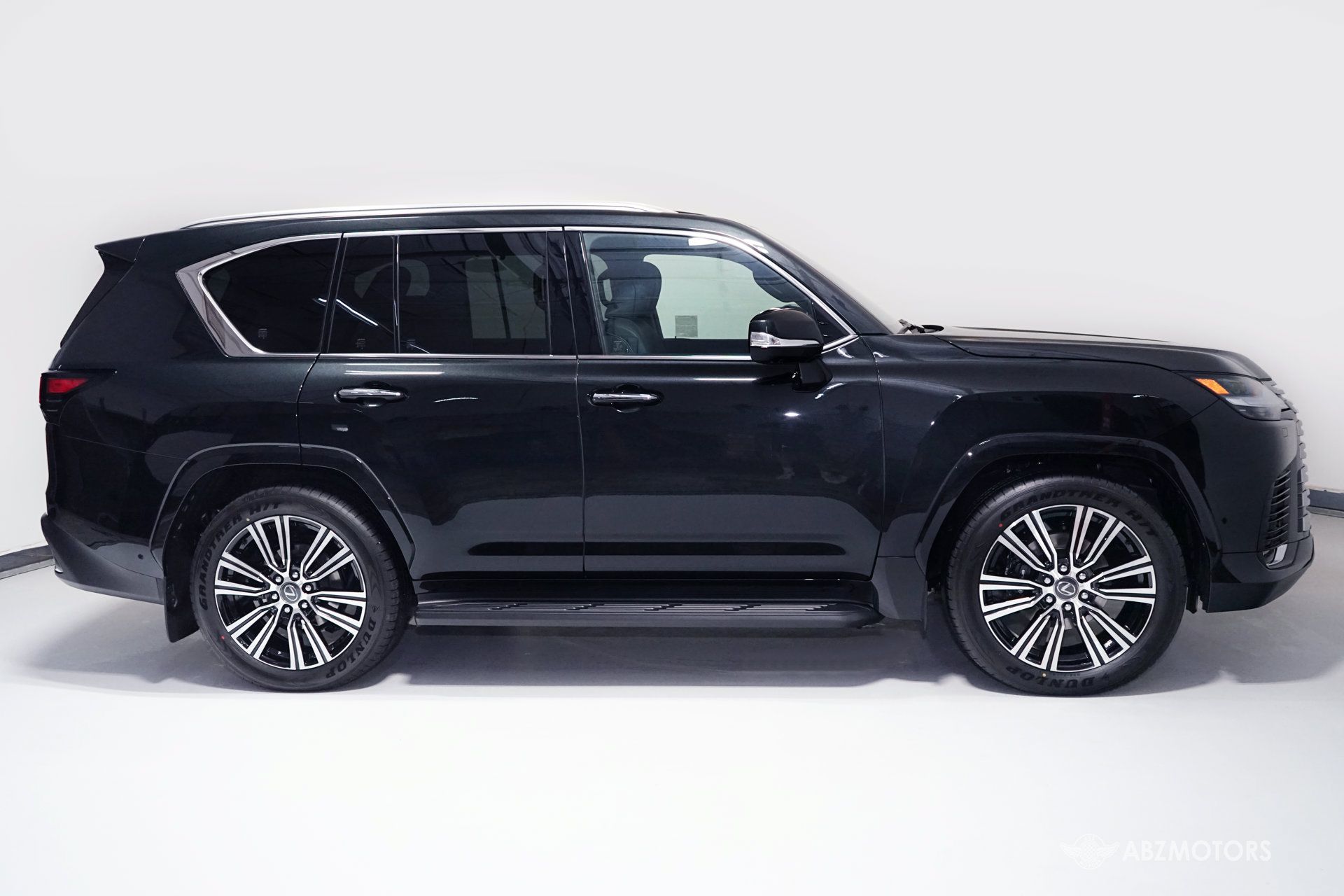 Used 2026 Lexus LX 700h Luxury AWD/4WD image 3