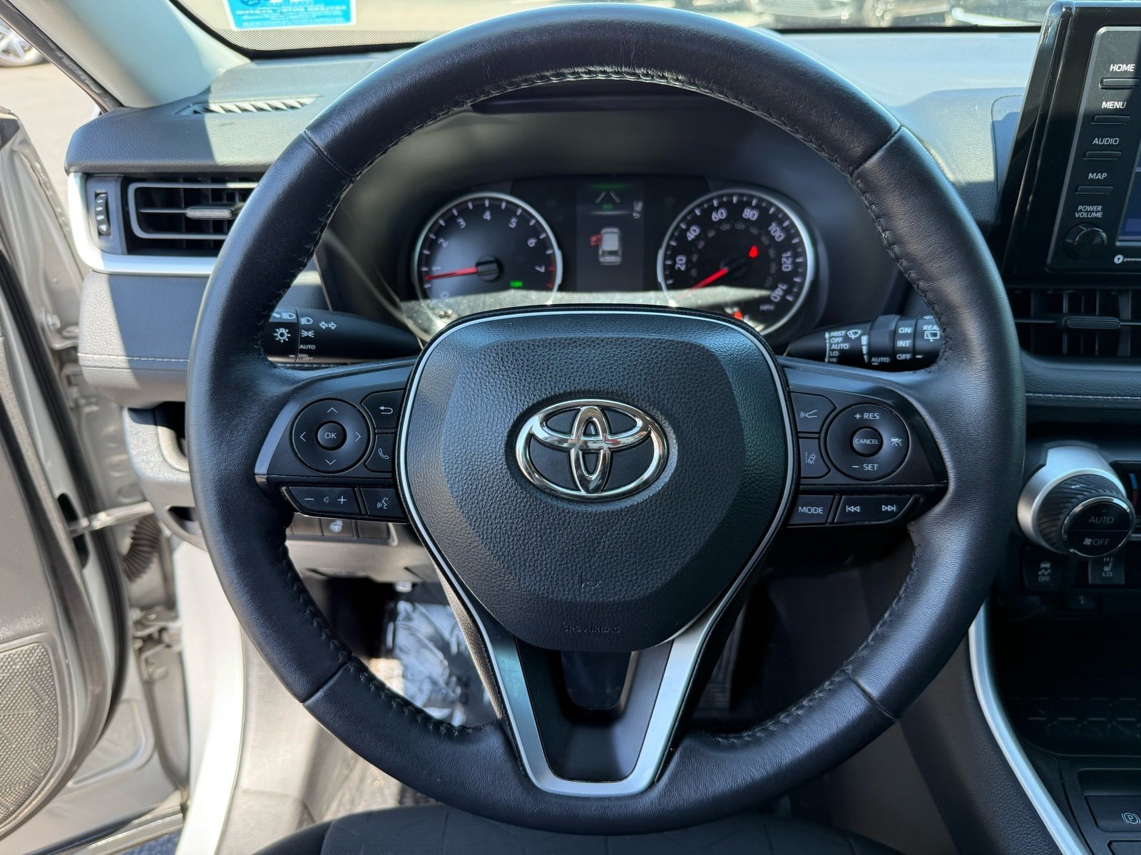 Used 2022 Toyota RAV4 XLE w/ XLE Grade Weather Package FWD image 16