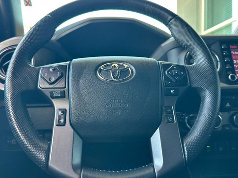 Used 2022 Toyota Tacoma TRD Off-Road w/ Technology Package AWD/4WD image 25
