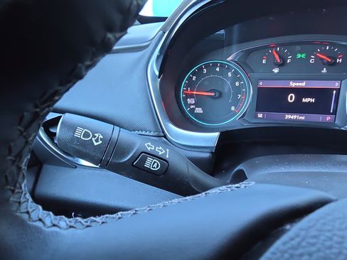 Used 2023 Chevrolet Traverse LT image 20