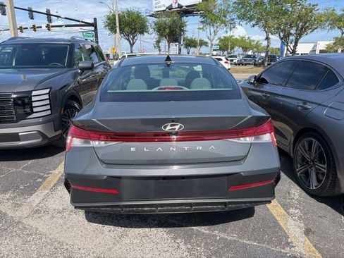 Certified 2025 Hyundai Elantra SEL image 5