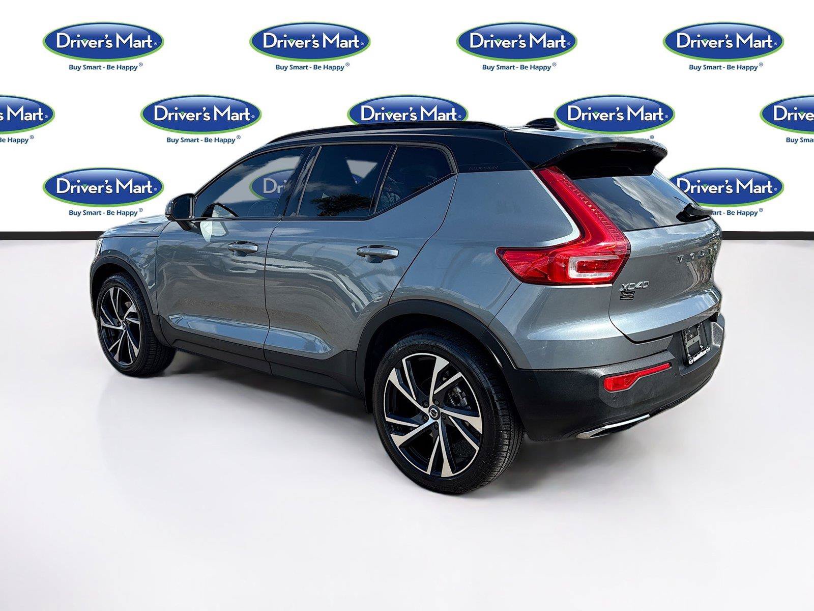 Used 2019 Volvo XC40 T4 R-Design FWD image 5