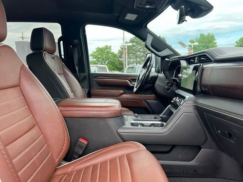 Used 2024 GMC Sierra 3500 Denali Ultimate AWD/4WD image 18