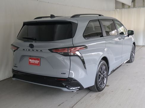 Used 2025 Toyota Sienna XSE w/ XSE Plus Package AWD/4WD image 7