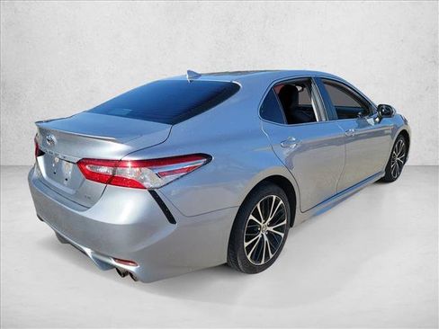 Used 2020 Toyota Camry SE image 5