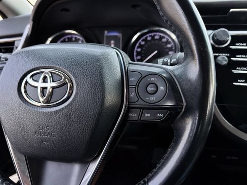 Used 2020 Toyota Camry SE w/ Convenience Package FWD image 12