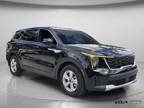 Certified 2026 Kia Sorento LX FWD image 9