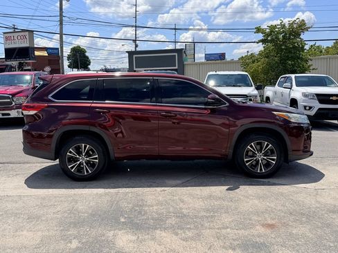 Used 2018 Toyota Highlander LE FWD image 7