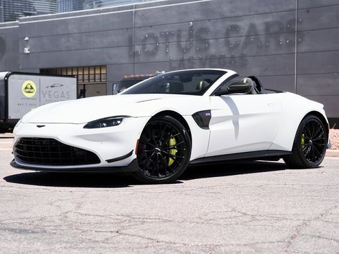 Used 2023 Aston Martin V8 Vantage Roadster image 5