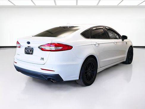 Used 2020 Ford Fusion SE image 4