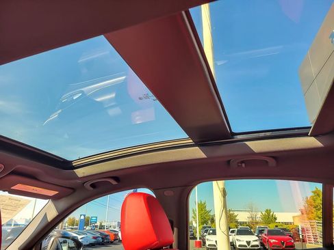 Used 2022 Alfa Romeo Stelvio Veloce image 12