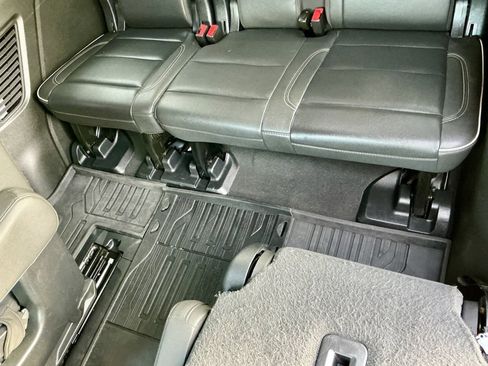 Used 2023 GMC Yukon SLT image 28