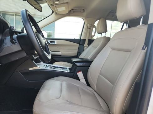 Used 2022 Ford Explorer XLT w/ Equipment Group 202A image 13