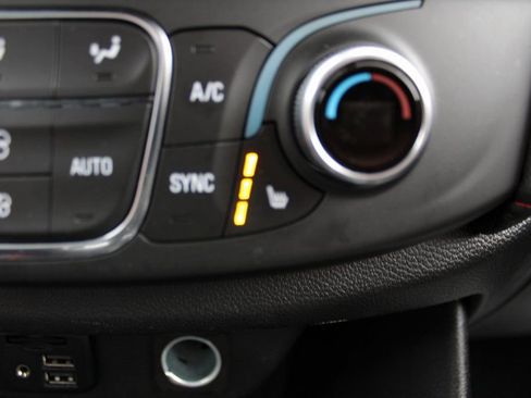 Used 2023 Chevrolet Traverse RS image 30