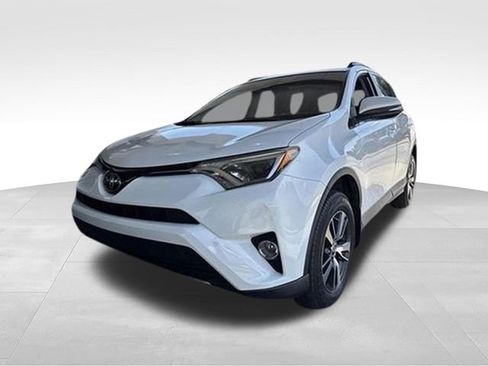 Used 2017 Toyota RAV4 XLE AWD/4WD image 1