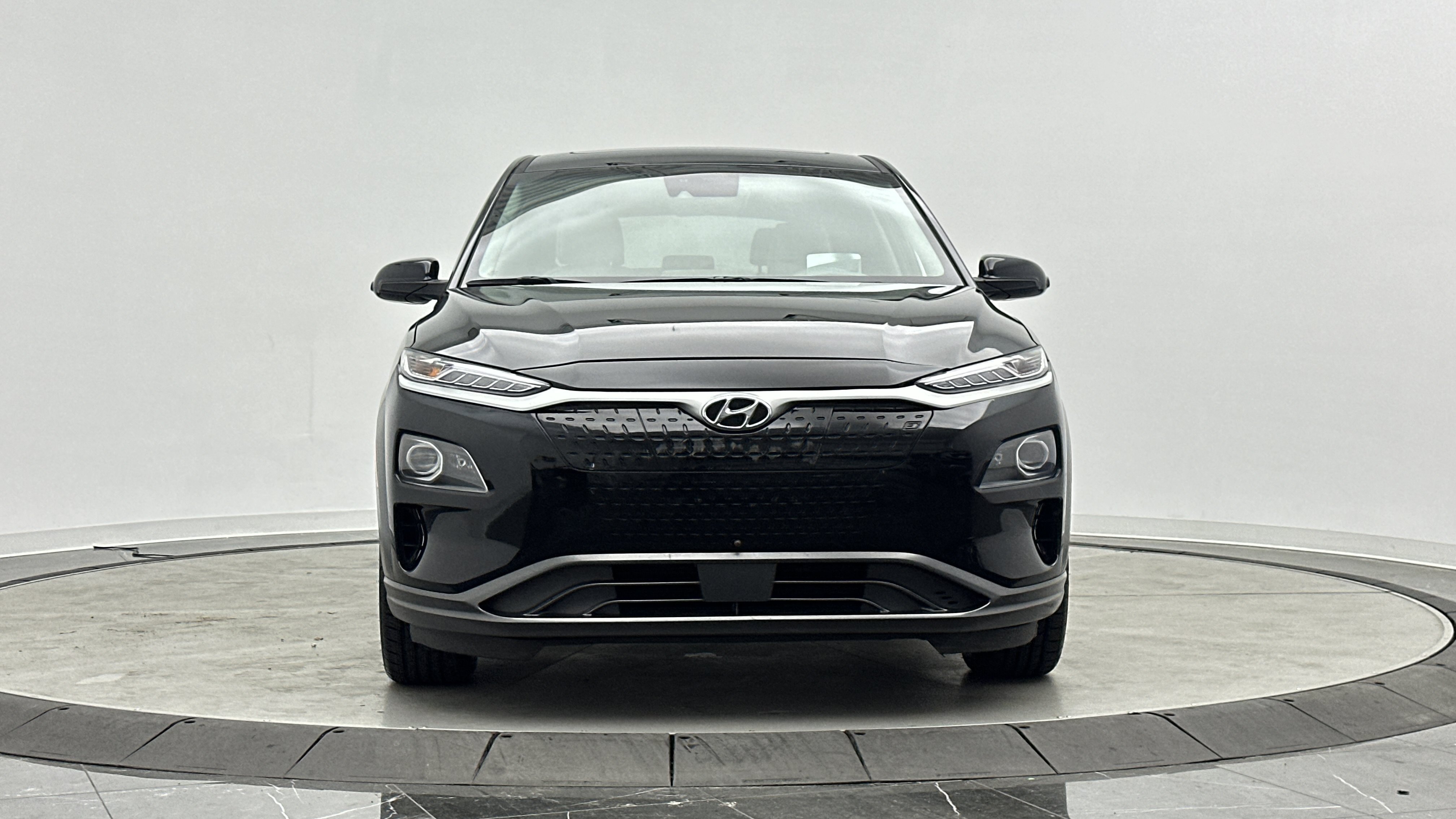 Used 2021 Hyundai Kona Ultimate FWD image 2
