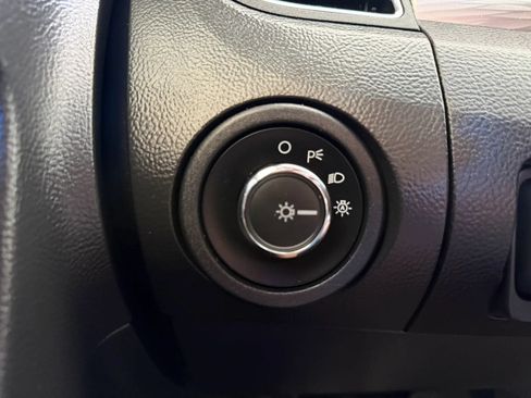 Used 2013 Ford Taurus SEL FWD image 23
