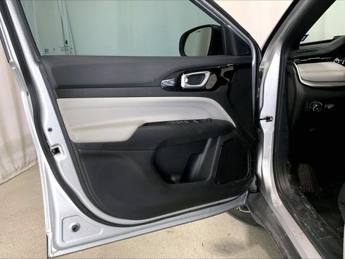 Used 2025 Jeep Compass Limited AWD/4WD image 21