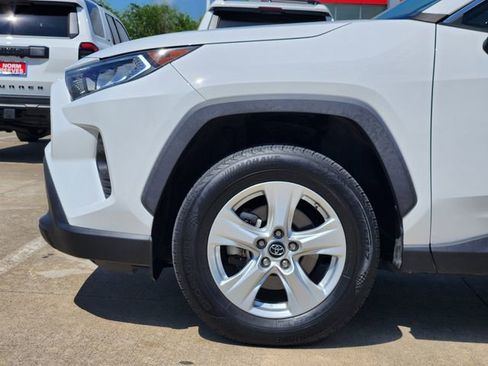 Used 2019 Toyota RAV4 XLE w/ Carpet Mat Package image 5